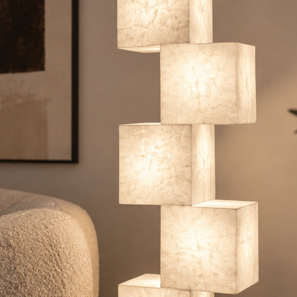 Damaris Lamp