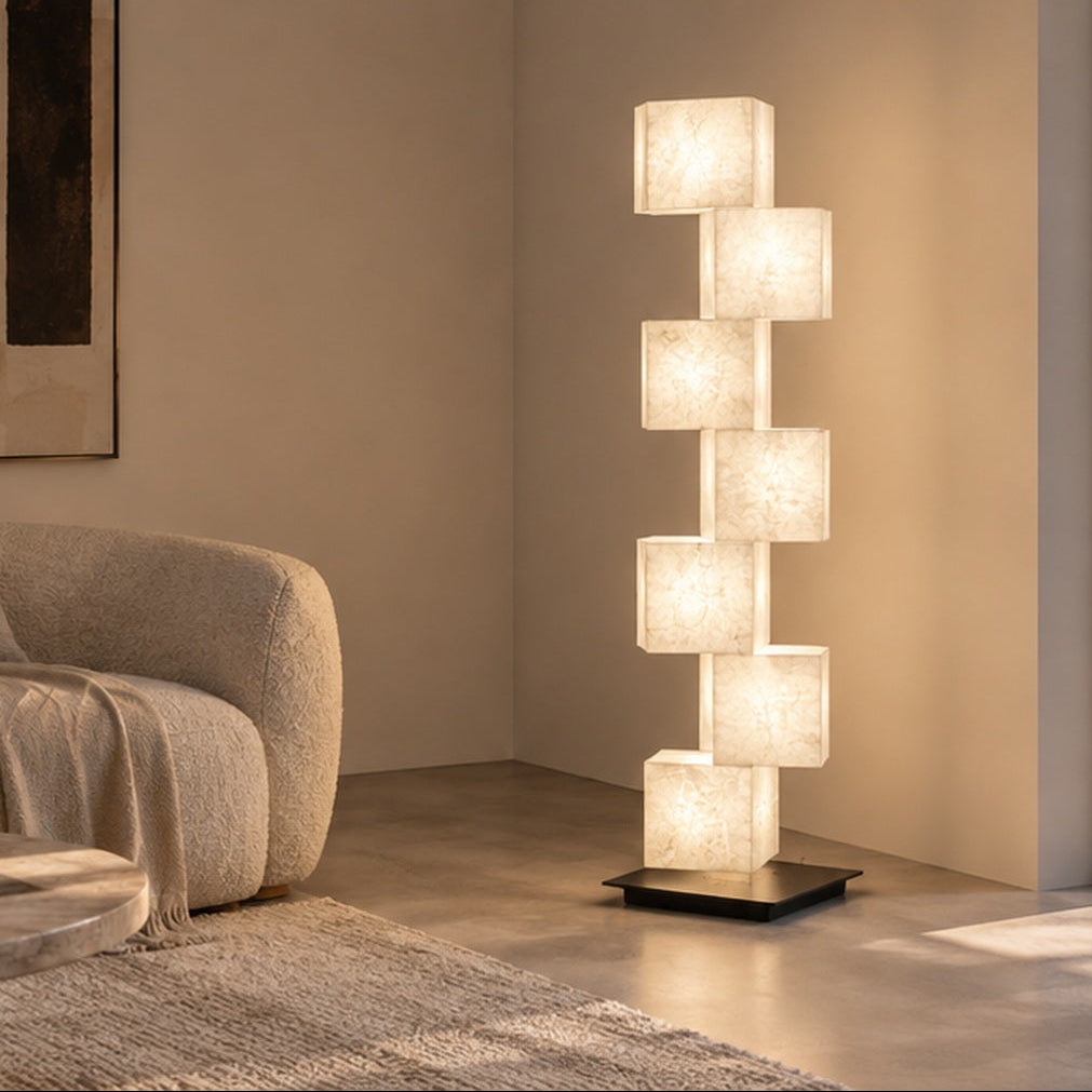Damaris Lamp